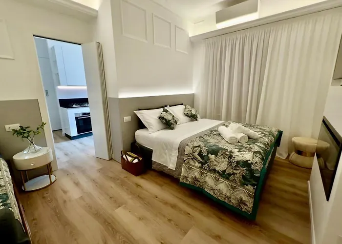 Casa Estia - Mico, Fiera Milano, Citylife, San Siro, Metro 2 Min - Refined Historic Апартаменты *