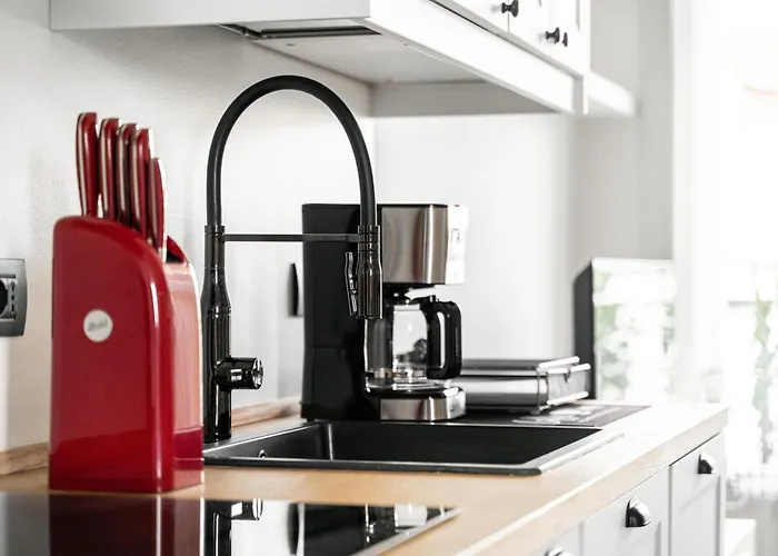 Apartment Certosa District - Modern Flat & Free Box Parking *