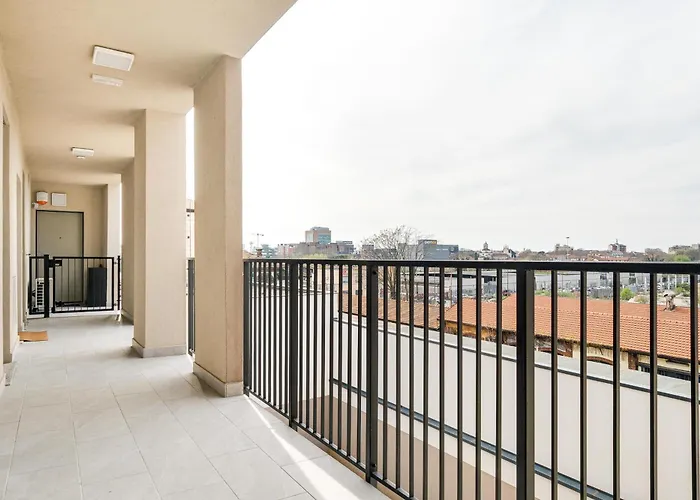 Certosa District - Modern Flat & Free Box Parking *