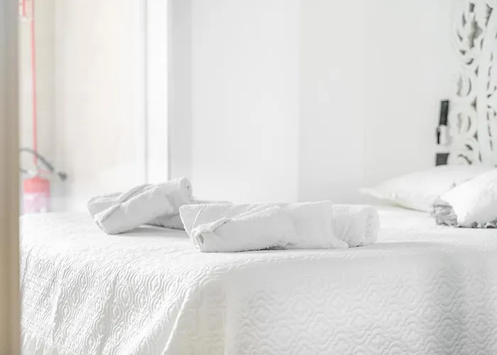 Certosa District - Modern Flat & Free Box Parking *