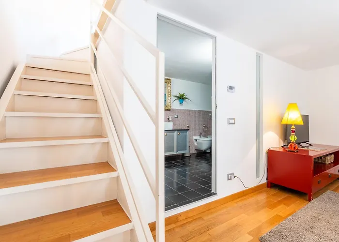 Loft Design On 3 Levels Near The Polytechnic 아파트