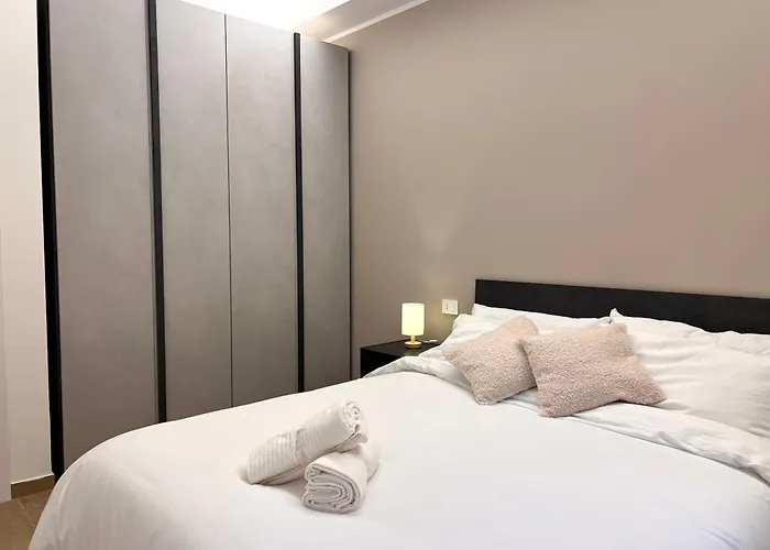 Luxury San Siro Apartment, 5 Min Metro, Balcony & Fast Wifi מילאנו