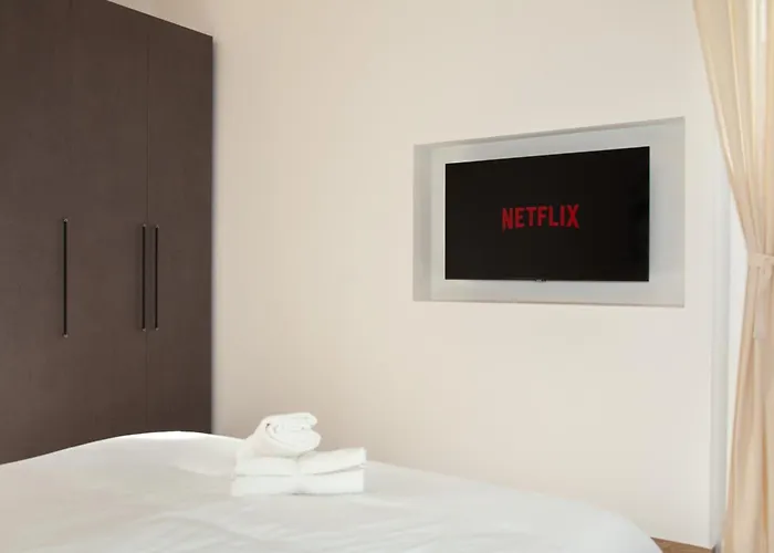 Luxury San Siro Apartment, 5 Min Metro, Balcony & Fast Wifi דירה