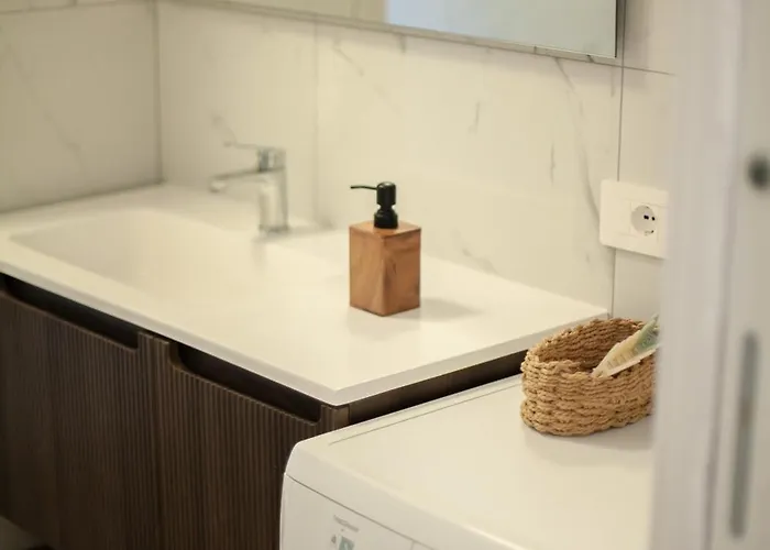 Luxury San Siro Apartment, 5 Min Metro, Balcony & Fast Wifi *