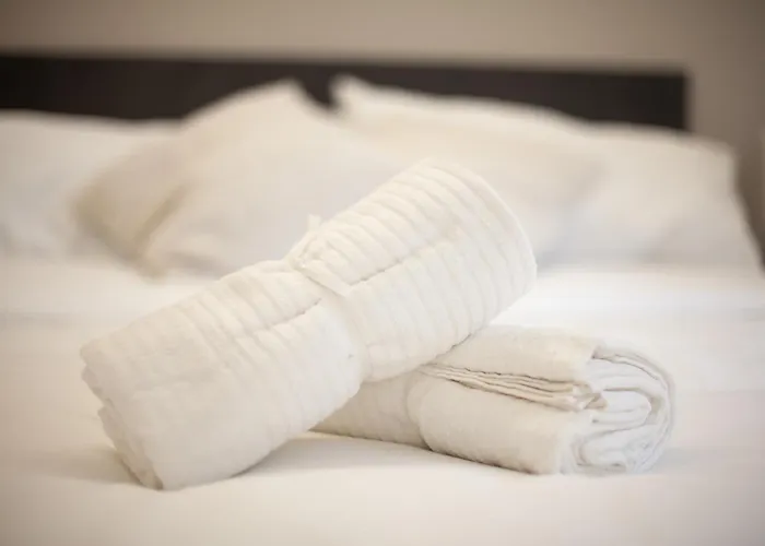 Luxury San Siro Apartment, 5 Min Metro, Balcony & Fast Wifi Milán