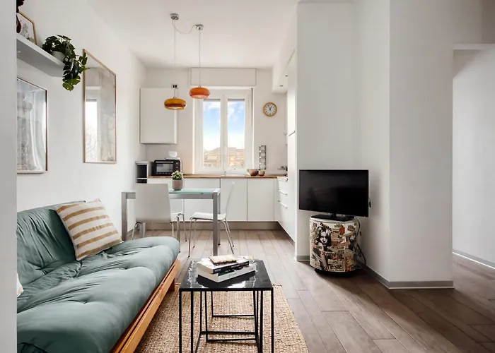 Luxury Flat Design District - Isola Apartment *