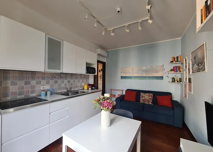 Blue Retreat Modern Near M4