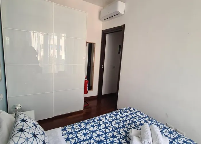 Blue Retreat Modern Near M4 Апартаменты *