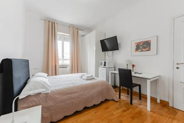 Con Due Stanze In Via Lattanzio 3*