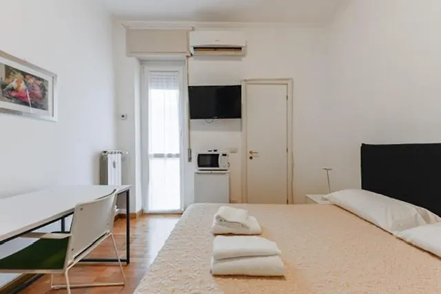 Con Due Stanze In Via Lattanzio Gasthof Mailand