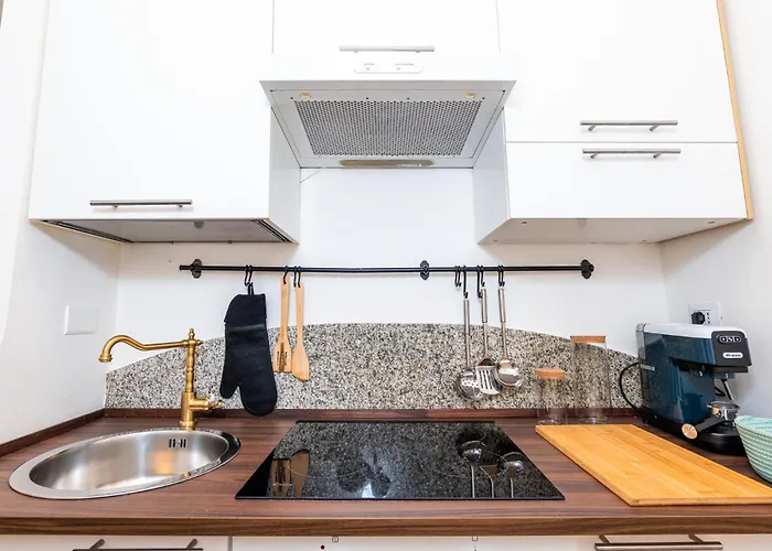 Elegant And Stylish Design In Brera Near The Metro