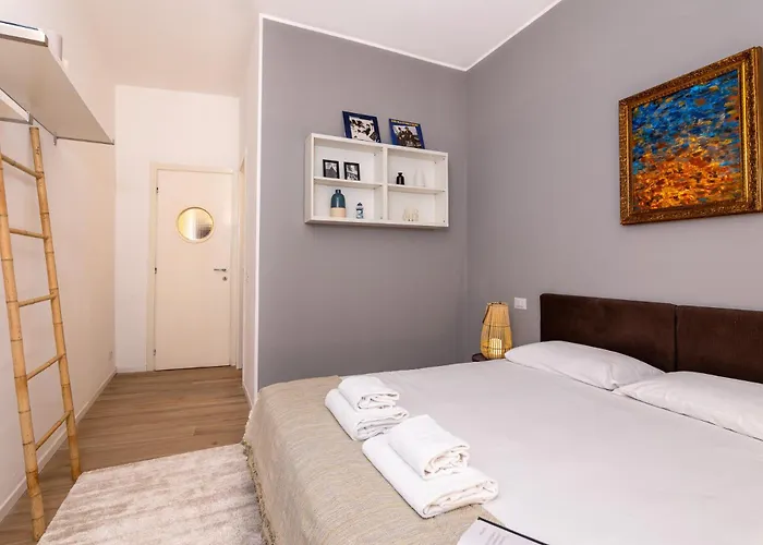 Elegant And Stylish Design In Brera Near The Metro *