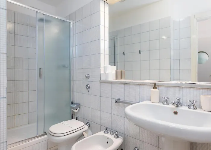 Elegant And Stylish Design In Brera Near The Metro Milán