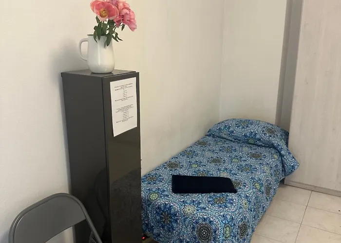 Quarto em Acomodações Particulares Stanza Privata Per 4 *