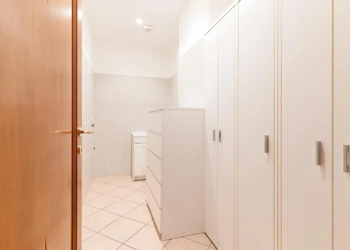 Guesthost - Spacious 600 Mt To Metro M3 Comasina *