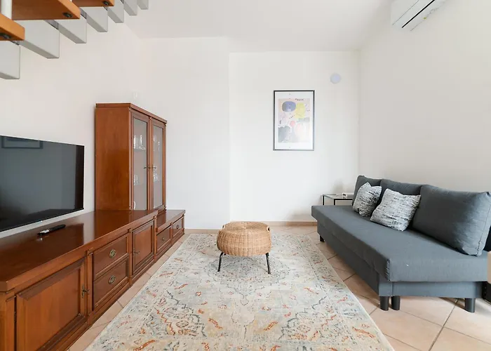 Guesthost - Spacious 600 Mt To Metro M3 Comasina Apartmán