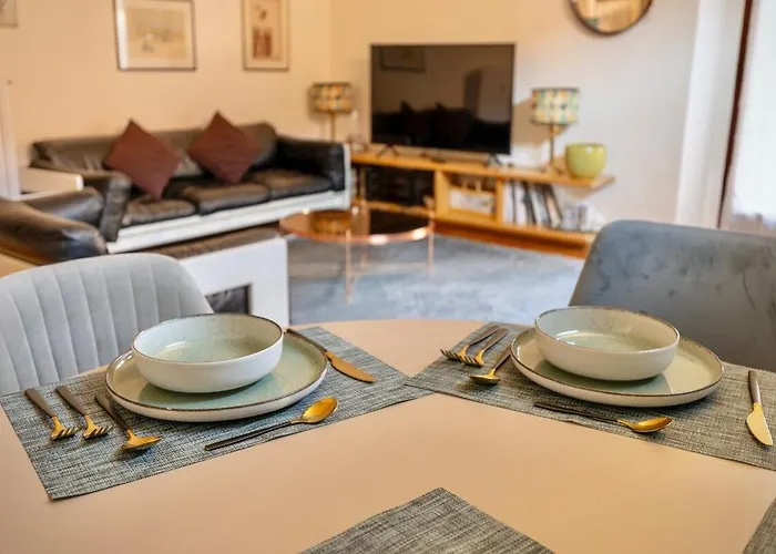 Central, Quiet&strategic *