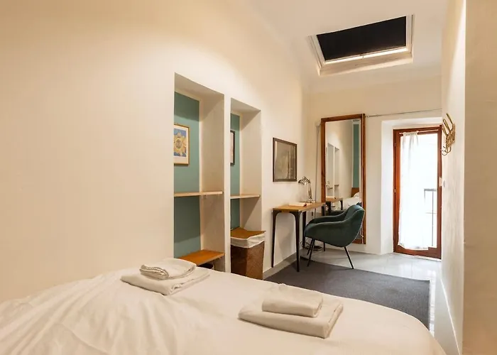 Central, Quiet&strategic *