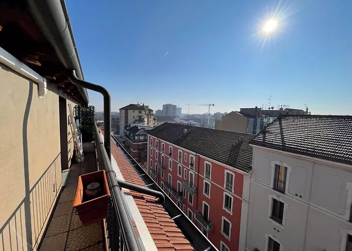 The Urban Nest 2, Spacious, Wifi And Near The Red Metro