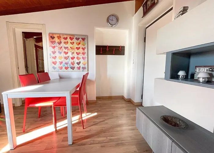 The Urban Nest 2, Spacious, Wifi And Near The Red Metro Apartamento
