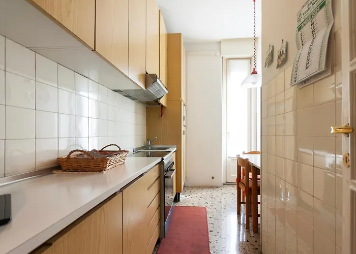 Youhosty - Juvara 11 * Milano