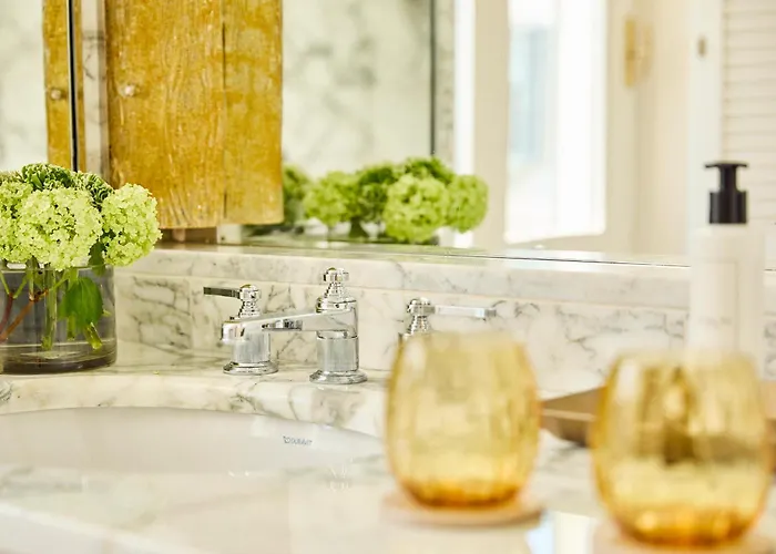 Four Seasons Hotel