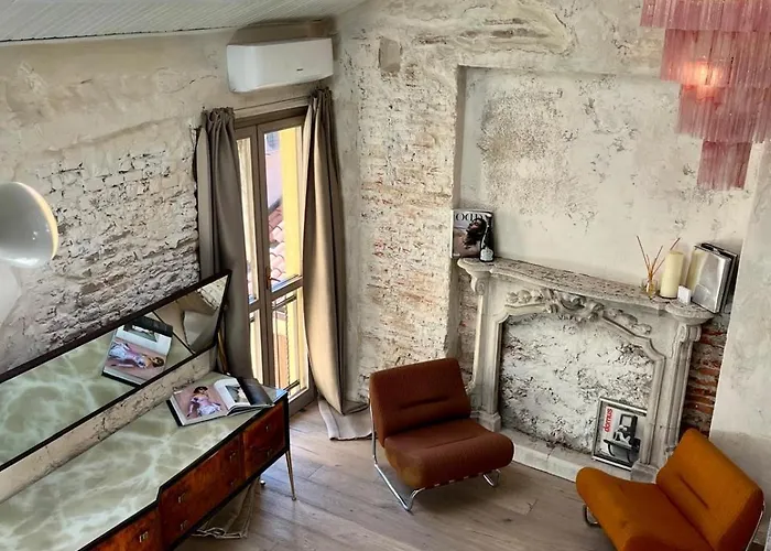 아파트 Charming And Design Attic Loft In Coolest Area Navigli Ticinese