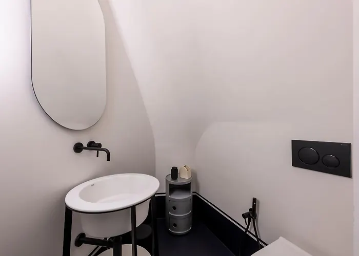 Stunning Cupola Apt-steps From San Babila & Duomo