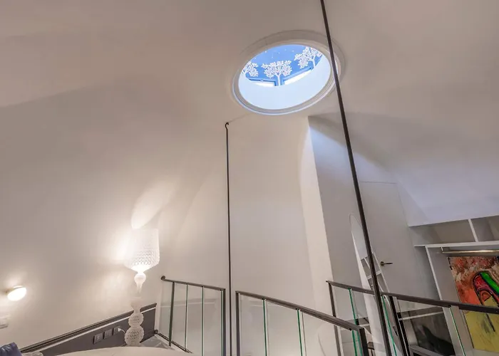 Stunning Cupola Apt-steps From San Babila & Duomo