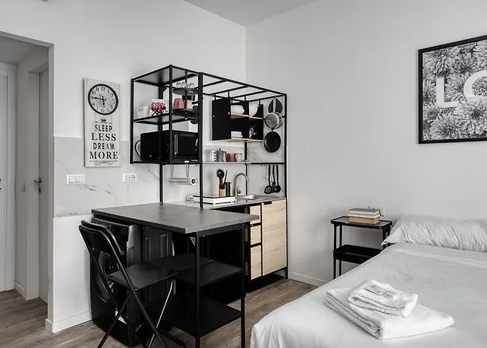 Joivy Stylish Double Near Metro Station Lejlighed *