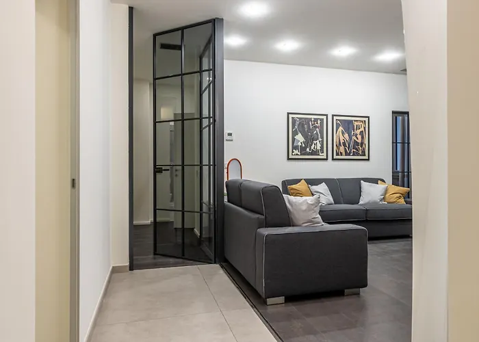 Brera - Grand With Hammam Apartment *