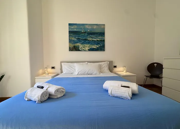 Bright With Balcony In Corso Xxii Marzo Milan