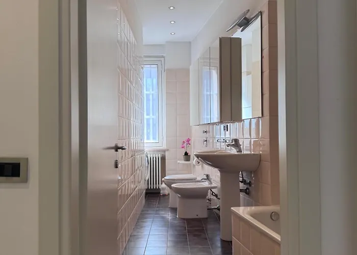 Bright With Balcony In Corso Xxii Marzo *