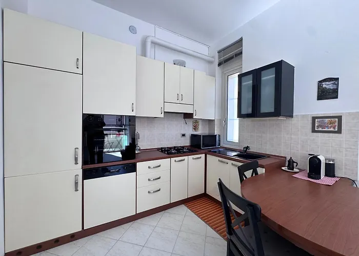 Bright With Balcony In Corso Xxii Marzo