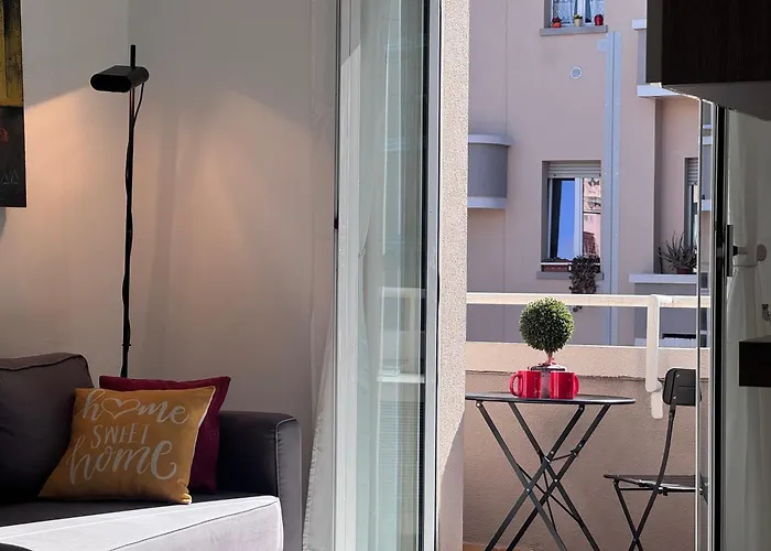 Bright With Balcony In Corso Xxii Marzo Daire Milano