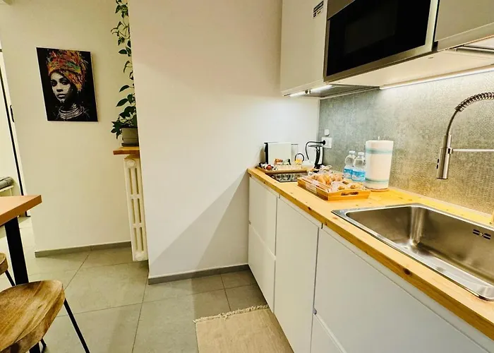 Ps Is Just Above The Subway M3 - 9mins To Duomo Milano