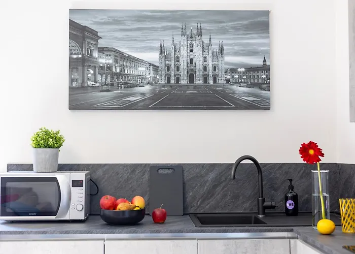 The Milanese Glow - Bocconi Prada Ieo Area *