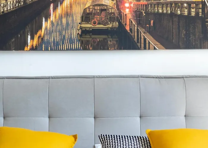 The Milanese Glow - Bocconi Prada Ieo Area Apartment