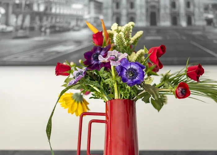 The Milanese Glow - Bocconi Prada Ieo Area Milan