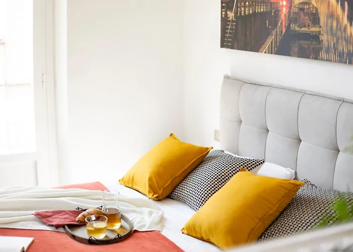 The Milanese Glow - Bocconi Prada Ieo Area * Milan