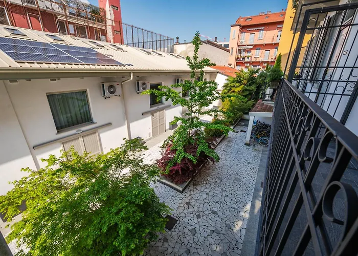 The Milanese Glow - Bocconi Prada Ieo Area