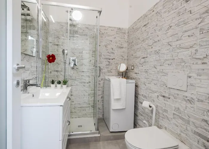 The Milanese Glow - Bocconi Prada Ieo Area Apartment *