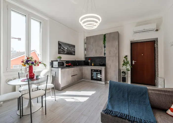 The Milanese Glow - Bocconi Prada Ieo Area * Milan