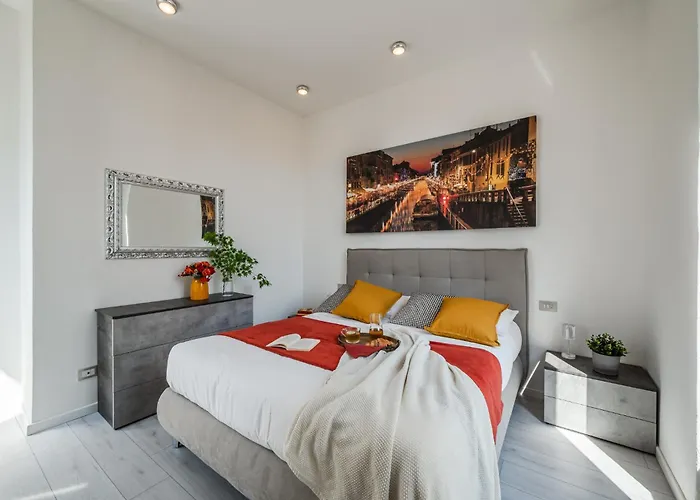 The Milanese Glow - Bocconi Prada Ieo Area