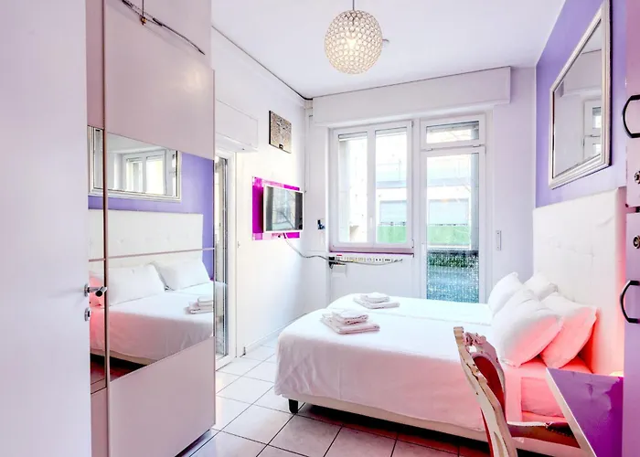 Stylish 8-bed Near Duomo Ideal For Groups Families With Terrace Garden Parking Holiday home Milan