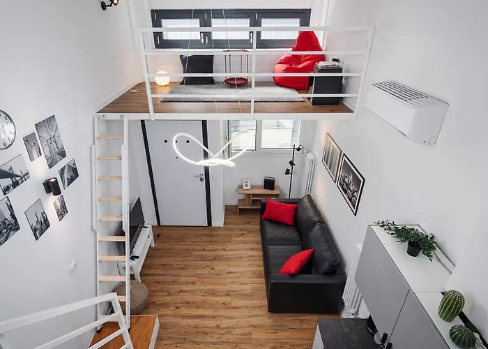 Prázdninový dům New - Loft 4 Pax - 50m From Metro - Private Entry