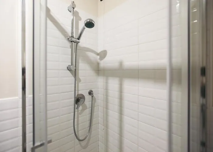 Station Spacious 2br Flat Lägenhet