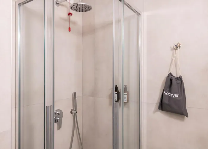 Relstay - De Angeli 4* ميلان