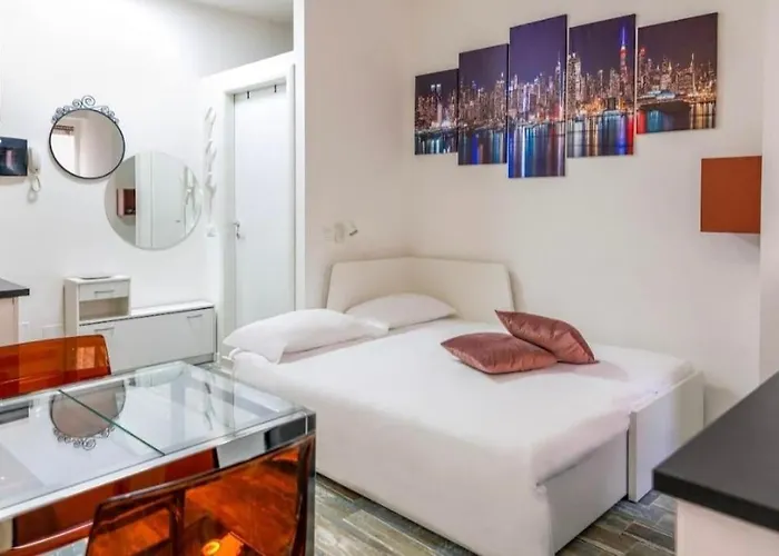 The Nomad's Nest - Near Station *