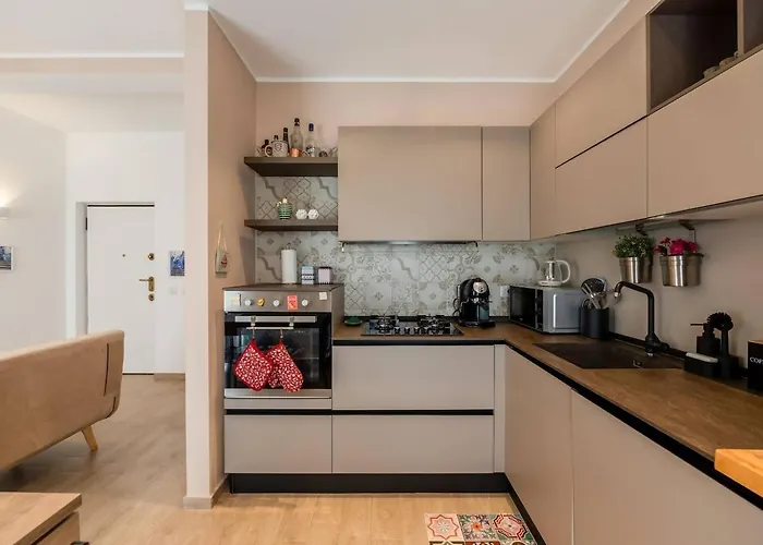 Attico - 2min Metro - Elegante With Ac *